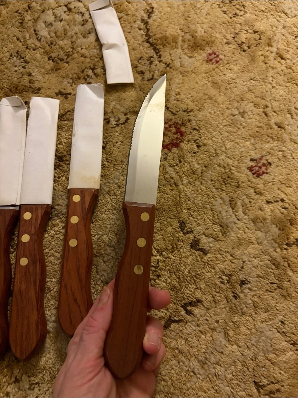 4 Wood-Handled Steak Knife Set traditional classic stainless steel NEW